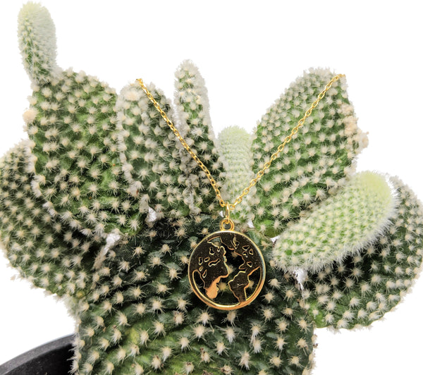 Halskette Wanderlust mit Weltkarte aus 925 Sterling Silber vergoldet
