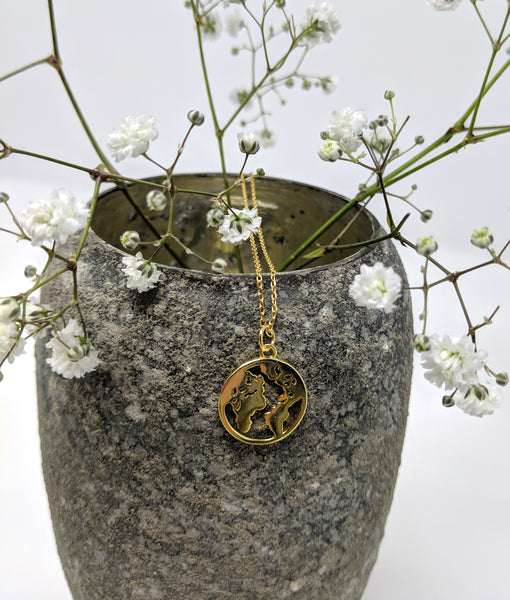 Halskette Wanderlust mit Weltkarte aus 925 Sterling Silber vergoldet