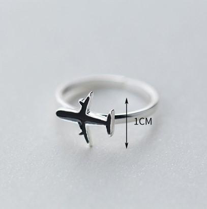 Ring Wanderlust mit Flugzeug aus 925 Sterling Silber mit Schwarz, verstellbar